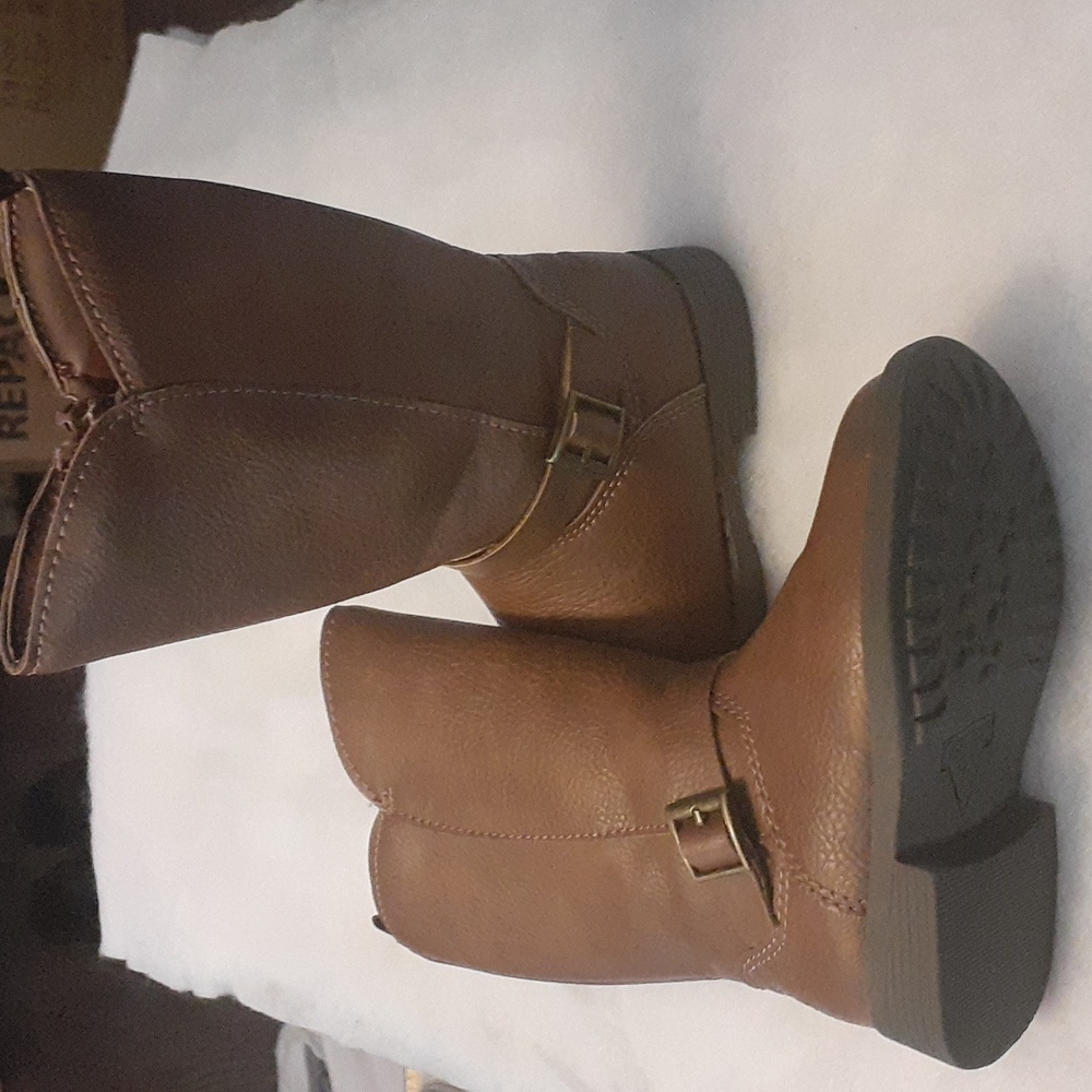 Size 7 kids boots by Osh kosh bgosh